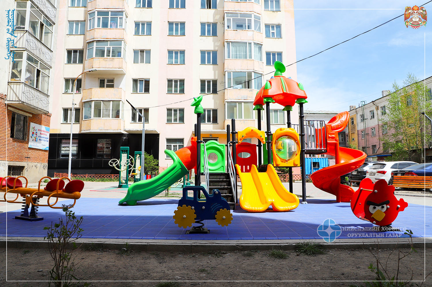 Сүхбаатар дүүргийн 7, 8, 9, 10 дугаар хороодод гадна талбайн тохижилтын ажлууд хийгдлээ