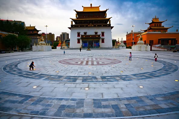 Монголын бурхан шашинтны төв Гандантэгчэнлин хийдийн төв талбайн засвар шинэчлэлт, тохижилтын ажил дууслаа